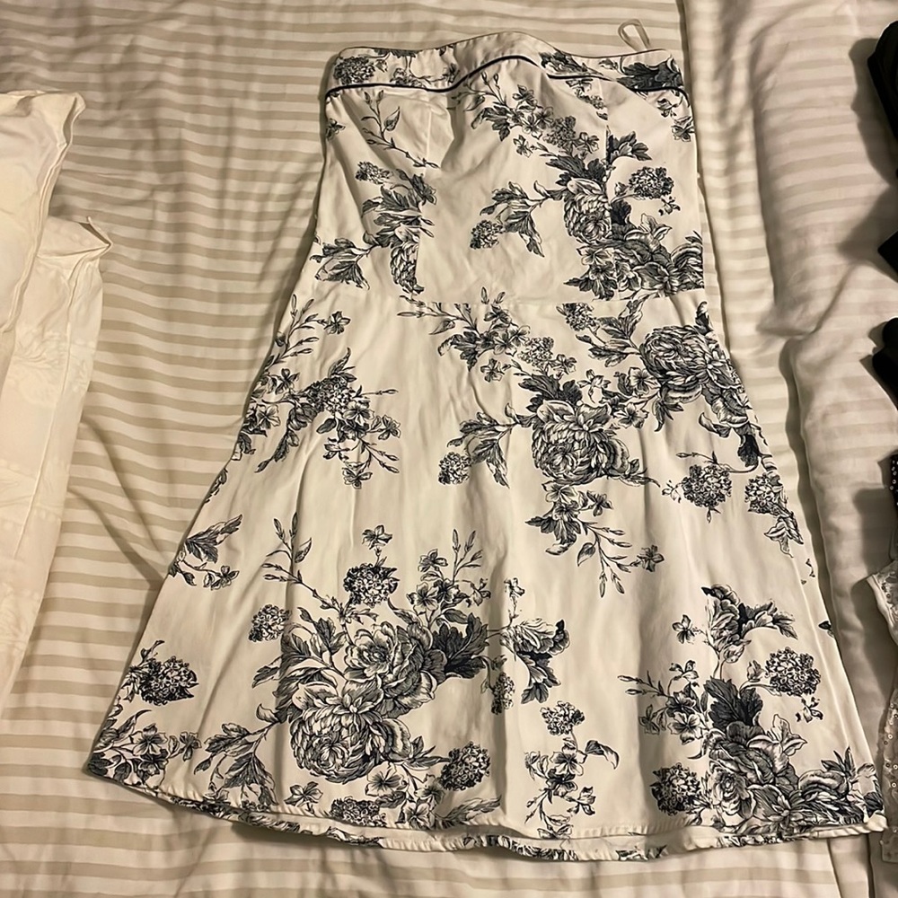 tweeze me black and white flower designed strapless dress